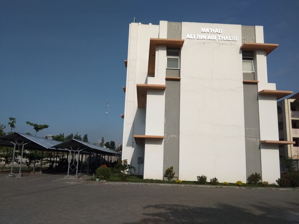 gedung - tampak samping